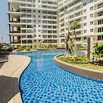 Sunnyside Studio Room At Apartment Gateway Pasteur Near Exit Toll Pasteur By Travelio