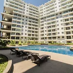 Sunnyside Studio Room At Apartment Gateway Pasteur Near Exit Toll Pasteur By Travelio